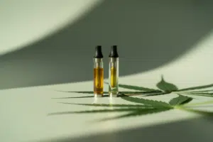 Live resin vs distillate cannabis vape cartridges comparison